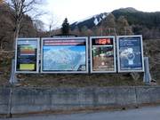 Pannelli informativi dettagliati alla stazione a valle