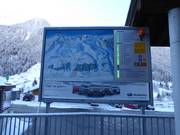 Tabellone informativo con stato attuale alla stazione a valle