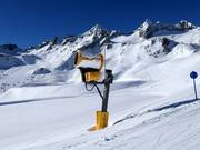 Innevamento artificiale sul ghiacciaio dello Stubai