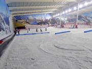 Pista pratica con tappeti mobili per i bambini