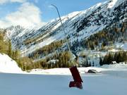 Il cannone da neve è in attesa di entrare in funzione.