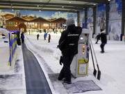 Sul tappeto il personale è sempre presente.