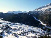 Vista su Corvara con la Marmolada sullo sfondo