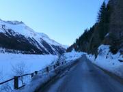 La strada del ghiacciaio presso il lago artificiale Gepatsch