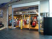 Negozio ben attrezzato presso la ski-hall