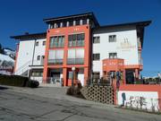 Lo Schweizerhof alla stazione a valle della Hahnenkammbahn