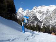 Cannone da neve presso il prato principianti Holzstube