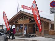 L’ufficio della ESF di Les Saisies si trova sulla strada principale del paese.