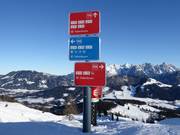 Segnaletica con gradi di difficoltà a colori (blu=facile, rosso=medio, nero=difficile)