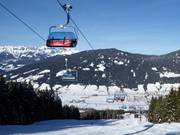 Kemahdhöhebahn - 4pers.| Seggiovia ad alta velocità (ad agganciamento automatico) con cupole di protezione