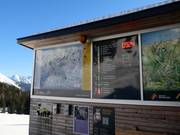 Tabellone informativo alla stazione intermedia