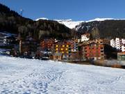 Reka-Feriendorf Disentis sulla pista a valle