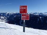 Segnaletica con livelli di difficoltà a colori (blu=facile, rosso=medio, nero=difficile)