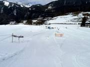 Skilift-scuola con pista nell'area a valle
