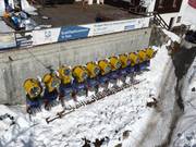 Numerosi cannoni da neve nell’area sciistica di Zuoz