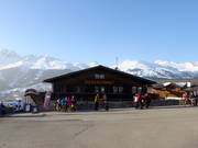 Jeranti's Restaurant, Hotel e Bar