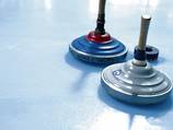 Curling su ghiaccio - un grande divertimento per grandi e piccini a 1800 m s.l.m.