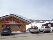 Filiale della ESF Les Saisies presso il parcheggio Carrets