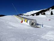 Nastro trasportatore con pista di esercitazione accanto a Berta's Kinderland a Fiss