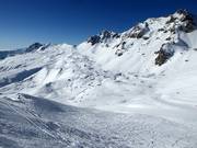 Pendii di neve fresca nel comprensorio sciistico