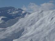 Discesa impegnativa e pendii di neve fresca presso la seggiovia Parlets