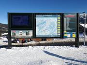 Tabellone informativo alla stazione intermedia