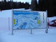 Tabellone informativo con informazioni aggiornate alla stazione a valle