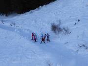 Lezioni di scuola di sci con nozioni di valanghe