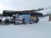 Tabellone informativo con mappa delle piste alla stazione a valle