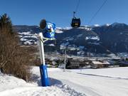 Discesa a valle completamente innevata artificialmente