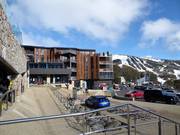 Area curata della stazione a valle Slalom Plaza