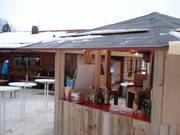 Bar sulla neve alla stazione a valle