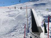 Tappeti mobili nel Golmi Land della scuola di sport sulla neve Golm