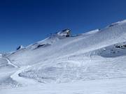 Pista nera Bond con pendii di neve fresca