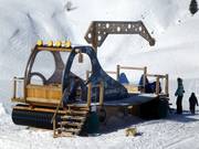 Gatto delle nevi come parco giochi presso la Tschuggenhütte ad Arosa