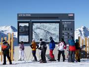 Grandi pannelli informativi con vista dettagliata e panoramica