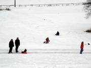 La pista da slittino sotto la pista da sci