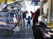 Ai bambini si offre volentieri aiuto.