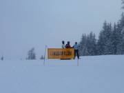 Avviso ben visibile nei punti pericolosi