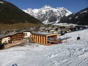 La cabinovia Dorfbahn parte ai margini del paese di Werfenweng.