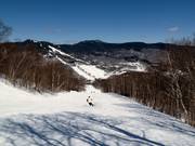 Discesa attraverso il bosco fino alla stazione a valle