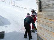 Aiuto in fase di salita sullo skilift