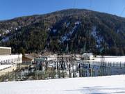 La centrale elettrica per l’energia verde si trova direttamente presso la stazione a valle.