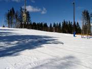 I bambini adorano gli ostacoli sulla pista
