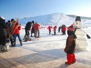 Famiglie e bambini alla stazione a valle