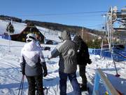 Allo skilift a piattello il personale è pronto ad aiutare