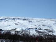 Vista dalla strada E10 sull’area sciistica