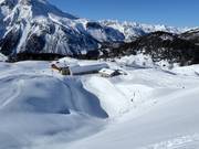 Vista sul lago di raccolta presso l’Alp da Munt