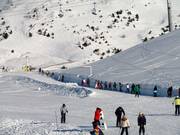 Sciovia su una pista di collegamento ad Arc 1950