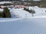 Preparazione delle piste di prima classe nell’area sciistica Kläppen